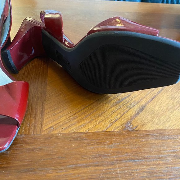 Unisa Purdue Red Patent Leather Open Toe  Heels - Size 6.5B - Worn Once - Picture 3 of 3